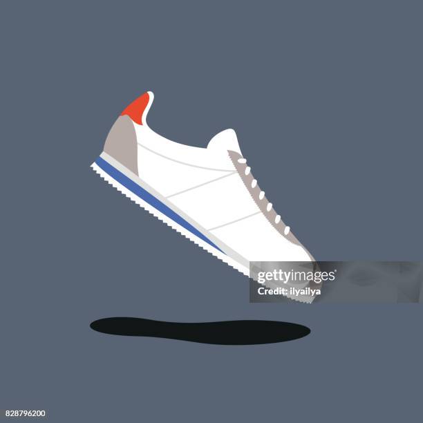illustrations, cliparts, dessins animés et icônes de illustration vectorielle de chaussures de course classique - chaussures blanches