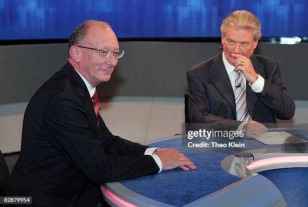 Franz Maget of the Social Democrats Party and TV host Siegmund Gottlieb discuss at a television debate on September 18, 2008 in Unterfoehring near...