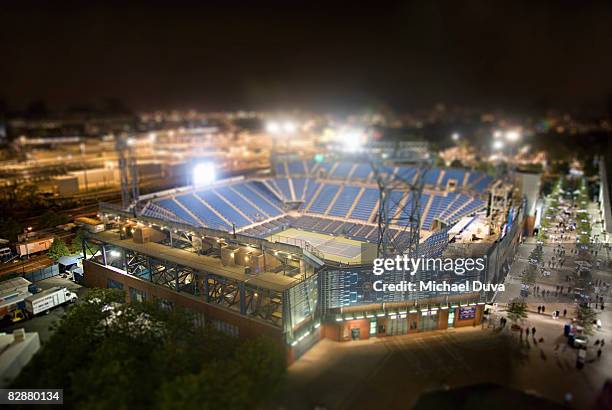 us open tennis 2008 stadium nyc with leaderboard - tennis tournament stock pictures, royalty-free photos & images