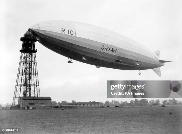 R101 Airship Photos and Premium High Res Pictures - Getty Images