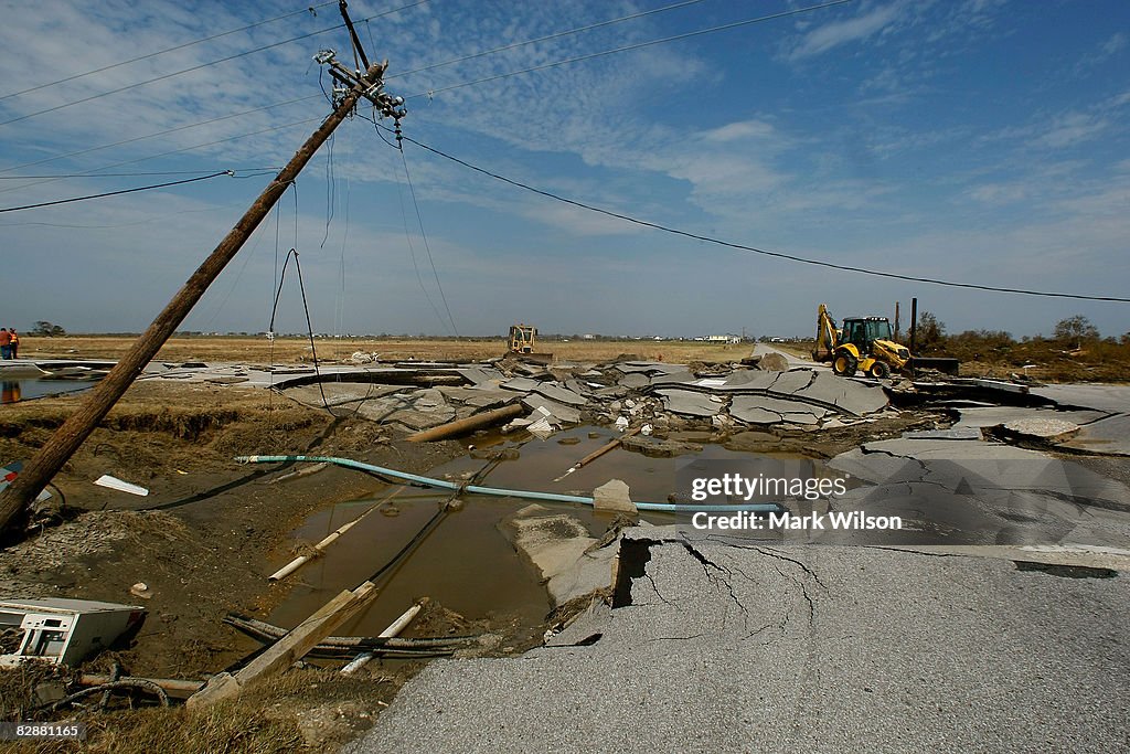 Coastal Texas Faces Heavy Damage After Hurricane Ike