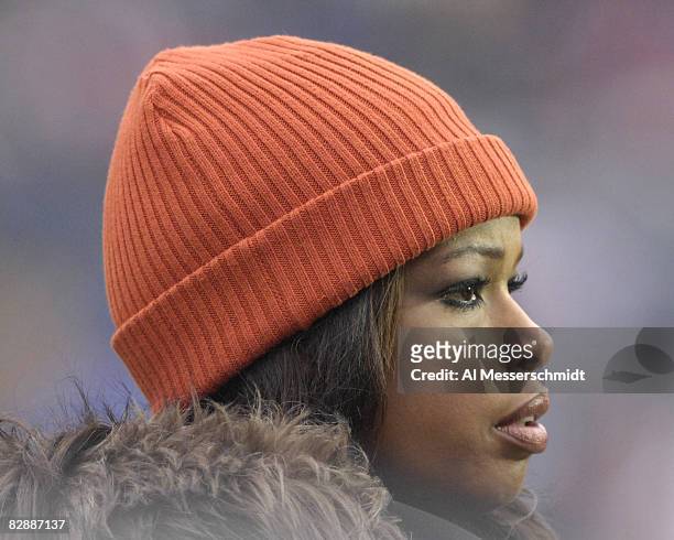 Commentator Pam Oliver on the sidelines as the Chicago Bears host the Seattle Seahawks in an NFC Divisional Playoff game January 14, 2007 in Soldier...