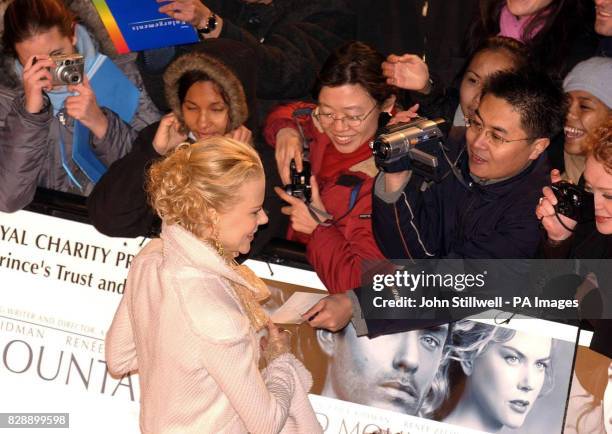 Nicole Kidman arrives for the Royal European Charity Premiere of Anthony Minghella's Cold Mountain at the Odeon Leicester Square in central London ....