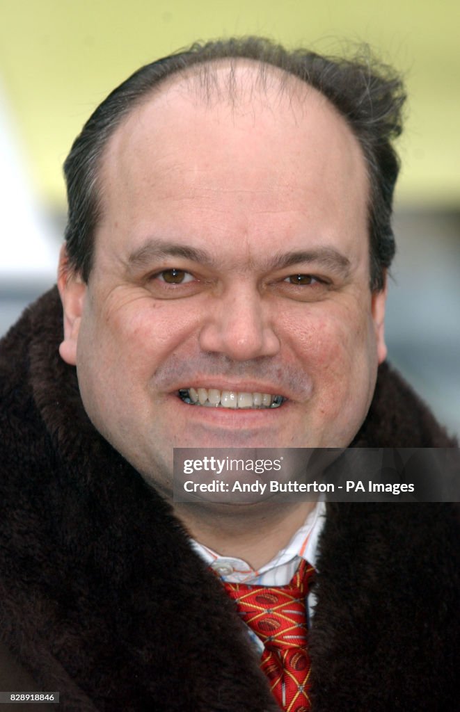 what is range function in loop at shaun williamson... Actor Shaun Williamson, who played the hapless 'Barry Evans' in BBC ...