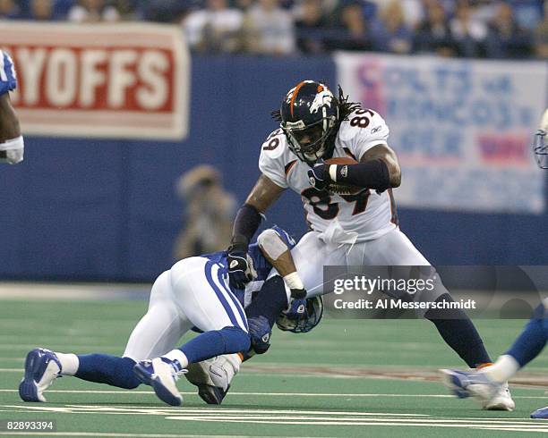 Denver Broncos tight end Dwayne Carswell grabs a pass at the RCA Dome, Indianapolis, Indiana, January 4, 2004 in an AFC wildcard playoff game.