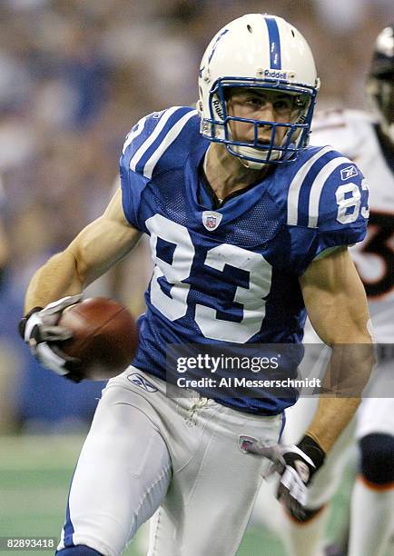 Indianapolis Colts wide receiver Brandon Stokley scores the opening touchdown at the RCA Dome, Indianapolis, Indiana, January 4, 2004 in an AFC...