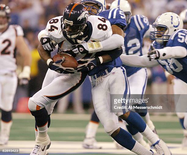 Dever Broncos Sharpe, Shannon TE trying to break tackles during AFC Playoffs January 4, 2004 at the RCA Dome, Indianapolis, in an AFC Wildcard game....