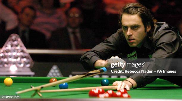 332 Ronnie Osullivan 2004 Stock Photos High Res Pictures And Images 332-ronnie-osullivan-2004-stock-photos-high-res-pictures-and-images