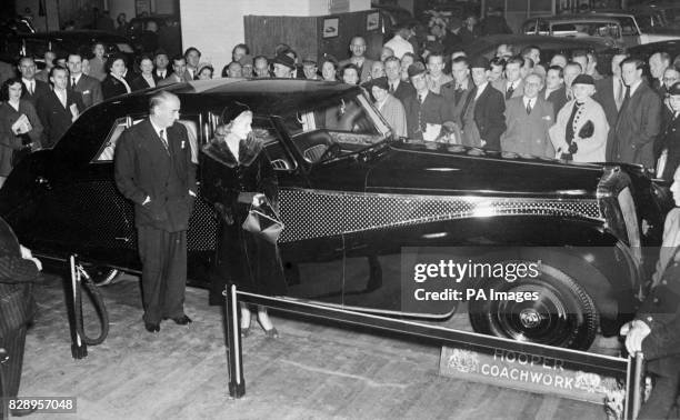 Lady Docker 23 Norah Docker Stock Photos, High-Res Pictures, and Images - Getty Images