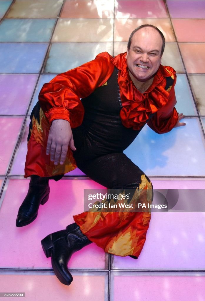 what is range function in loop at shaun williamson... Former EastEnders actor Shaun Williamson poses during a photocall to ...