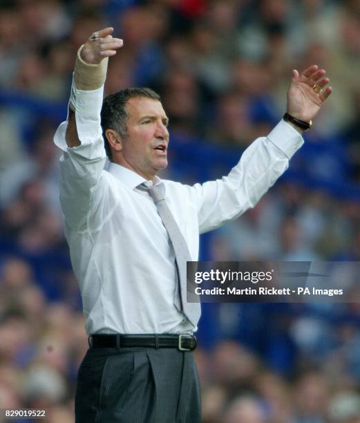 Blackburn Rovers' manager Graeme Souness shouts instructions to his team during their Barclaycard Premiership match against Everton at Goodison Park,...