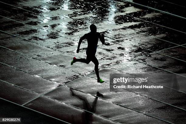 Isaac Makwala of Botswana competes in the Men's 200 metres qualification during day six of the 16th IAAF World Athletics Championships London 2017 at...