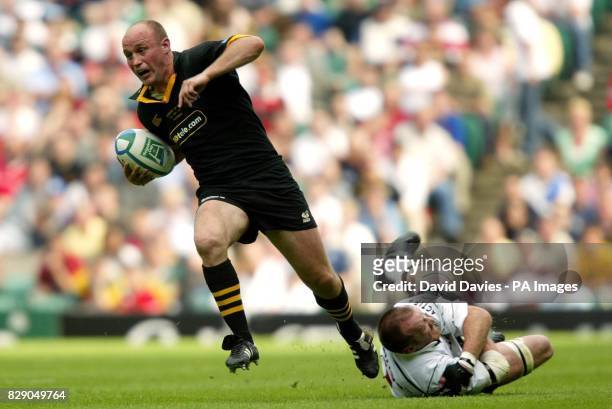 Wasps' Alex King evades the tackle of Trevor Brennan of Toulouse to set up Wasps' second try during the Heineken Cup Final at Twickenham, London.