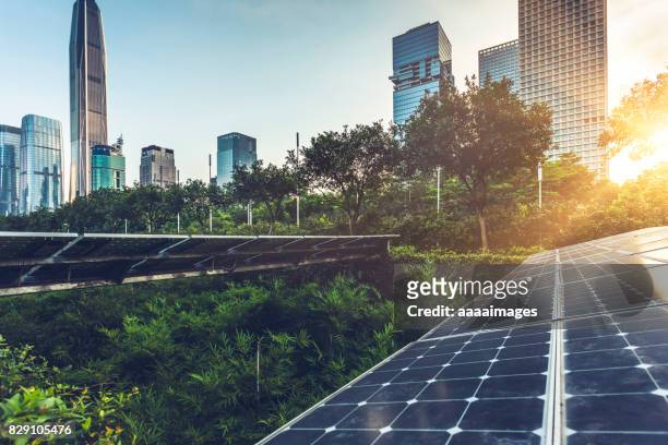 solar city - city stockfoto's en -beelden