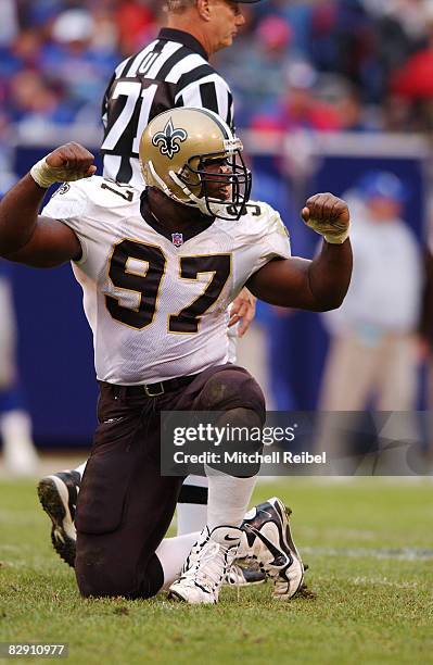 Defensive Tackle La'Roi Glover of the New Orleans Saints in game action againist the New York Giants. The New York Giants went on to defeat the New...