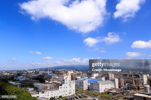 mt. fuji with modern urban architecture - mishima city 個照片及圖片檔