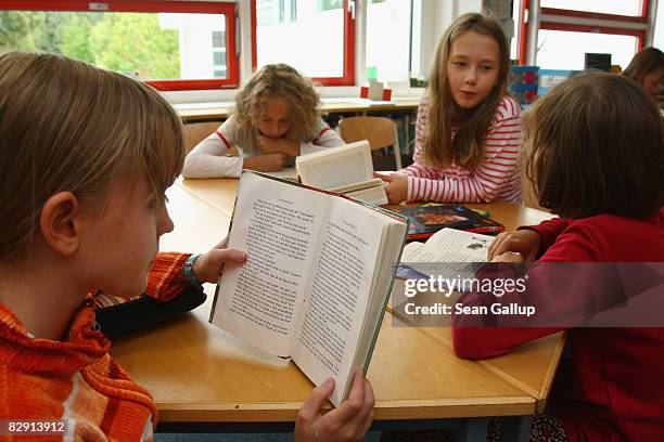 Fourth-grade students read books in the elementary school at the John F. Kennedy Schule dual-language public school on September 18, 2008 in Berlin,...