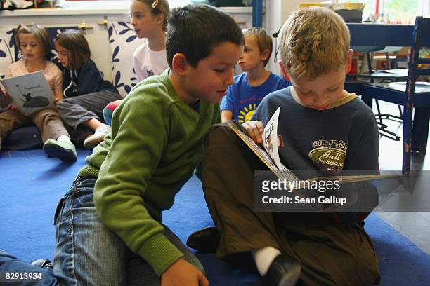 Second-grade children read books in the elementary school at the John F. Kennedy Schule dual-language public school on September 18, 2008 in Berlin,...