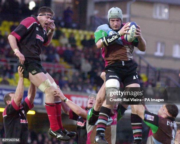 Saracens' Scott Murray and Harlequins Alex Codling contest the line out, during their Zurich Premiership match at Vicarage Road, Watford.