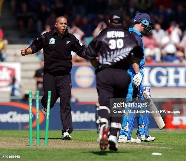 New Zealand's Andre Adams runs in to congratulate teammate Chris Nevin after bowling England's Graham Thorpe for nine runs during the fifth one-day...