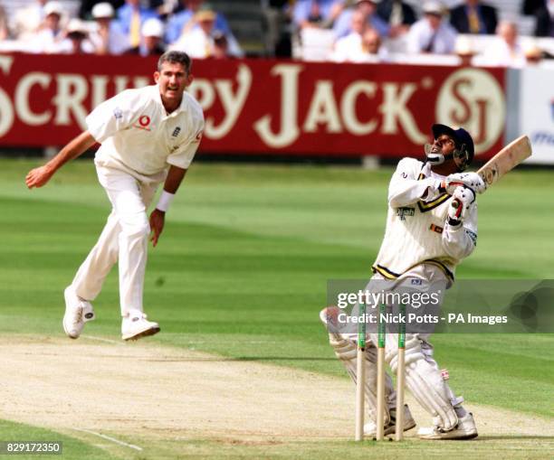 Sri Lankan batsman Aravinda De Silva miss hooks England bowler Andrew Caddick but the ball lands safe, during the second day of the first test match...