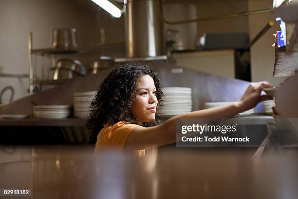 waitress in mexican restaurant - oregon amerikaanse staat stockfoto's en -beelden