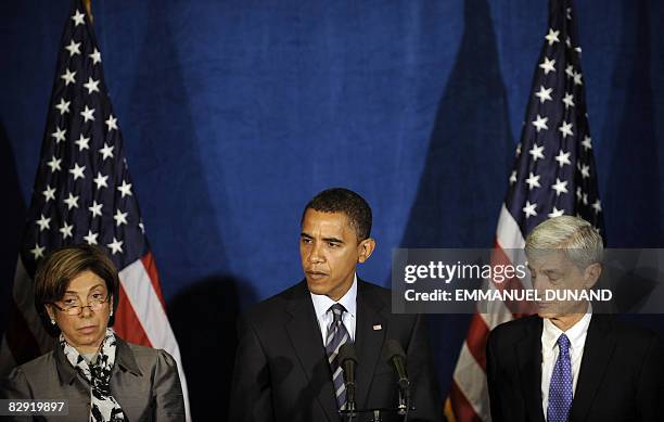 Democratic presidential candidate Illinois Senator Barack Obama addresses a press conference following a meeting with economic advisors at Bank...