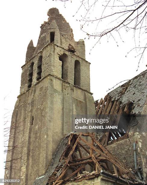 Le clocher, le 13 avril, de l'église du XIème siècle de Saint-Quentin-sur-Indrois , classé monument historique, a été détruit par la foudre dans la...