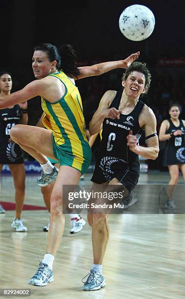 Natalie von Bertouch of the Diamonds and Julie Seymour of the Silver Ferns contest for the ball during game two of the New World Series match between...