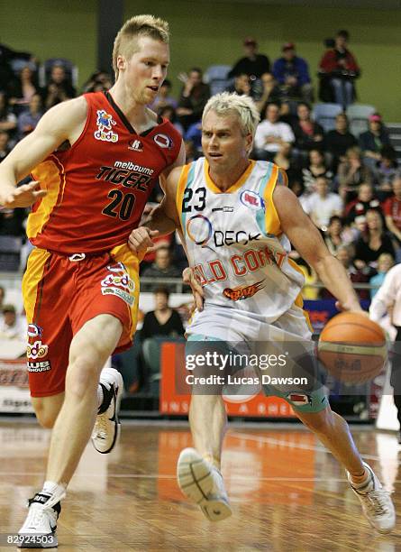 Shane Heal of the Blaze and David Barlow of Tigers in action during the round one NBL match between the Melbourne Tigers and the Gold Coast Blaze at...