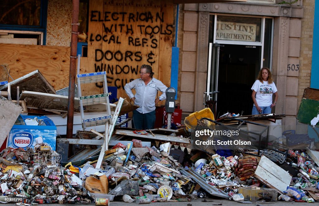 Coastal Texas Faces Heavy Damage After Hurricane Ike