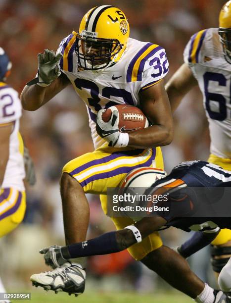 Running back Charles Scott of the LSU Tigers looks for room to run against the Auburn Tigers at Jordan-Hare Stadium on September 20, 2008 in Auburn,...