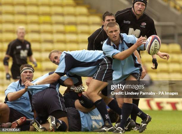 Worcester Warriors' Neil Cole getting the ball away from the scrum against Saracens, during their Zurich Premiership match at Vicarage Road, Watford.