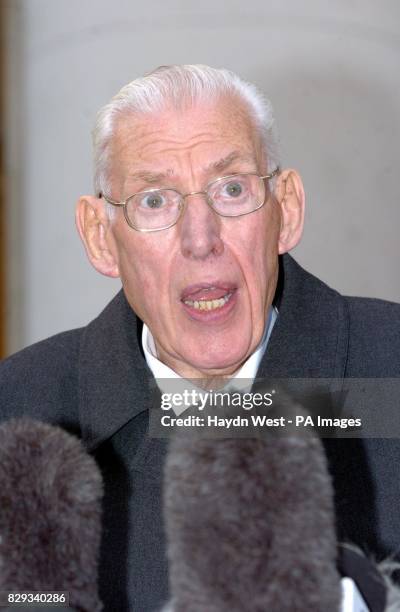 Democratic Unionist party leader, the Reverend Ian Paisley, speaking to the press after a meeting with Taoiseach, Bertie Ahern and new Minister for...