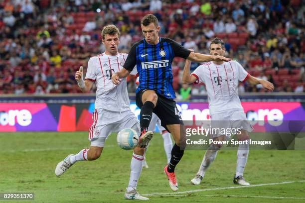 Internazionale Forward Ivan Perisic in action against Bayern Munich Forward Thomas Muller during the International Champions Cup match between FC...