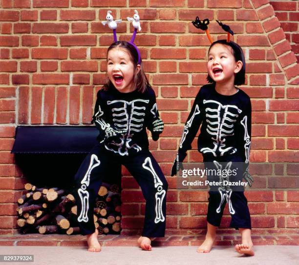 halloween girls in skeleton outfits - skelett mensch stock-fotos und bilder