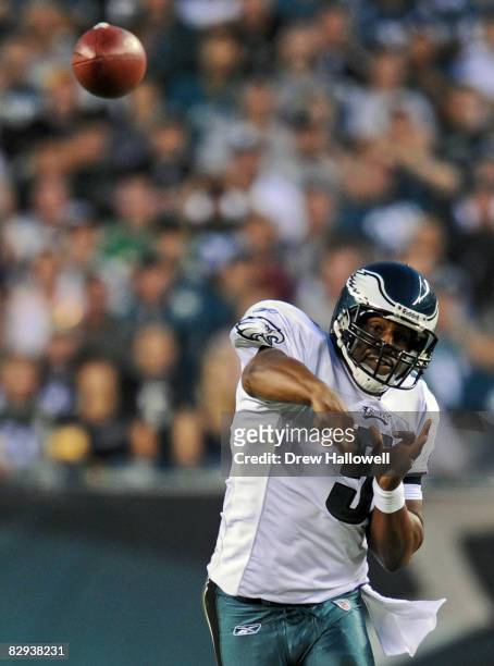 Quarterback Donovan McNabb of the Philadelphia Eagles throws a pass during the game against the Pittsburgh Steelers on September 21, 2008 at Lincoln...