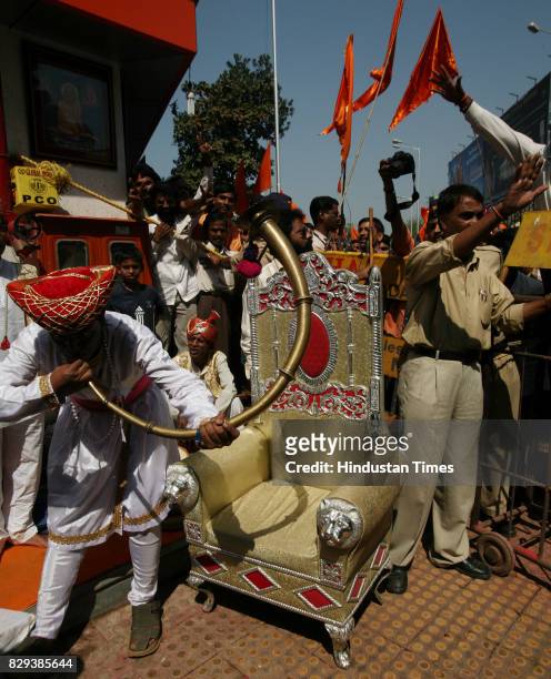 Elections: Shiv Saniks blow Tutari to welcome Balasaheb Thackeray outside Sena Bhavan on Saturday.