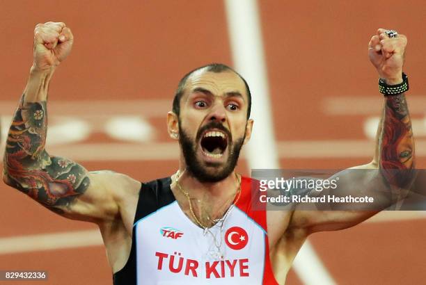 Ramil Guliyev of Turkey celebrates winning the mens 200 metres final during day seven of the 16th IAAF World Athletics Championships London 2017 at...