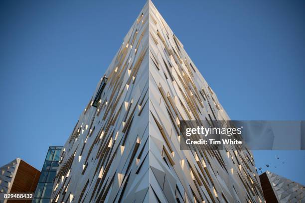 titanic belfast, northern ireland - titanic belfast stock-fotos und bilder