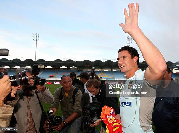 All Blacks Dan Carter of New Zealand is surrounded by the press during his presentation at the Aime Giral Stadium on September 22, 2008 in Perpignan,...