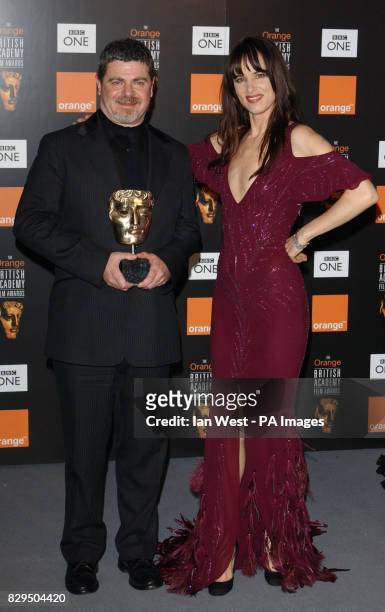Gustavo Santaolalla receives the Best Music award for The Motorcycle Diaries , presented by Juliette Lewis.