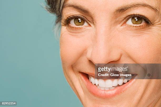 portrait of a mature woman smiling - smiling mature eyes stockfoto's en -beelden