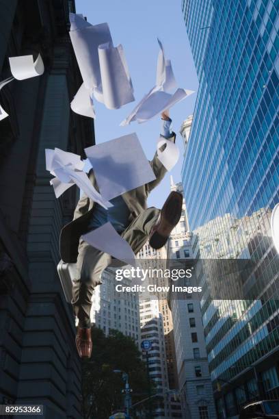 Building Falling Over Photos et images de collection - Getty Images