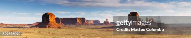 panoramic of monument valley, arizona, usa - parque tribal de monument valley imagens e fotografias de stock