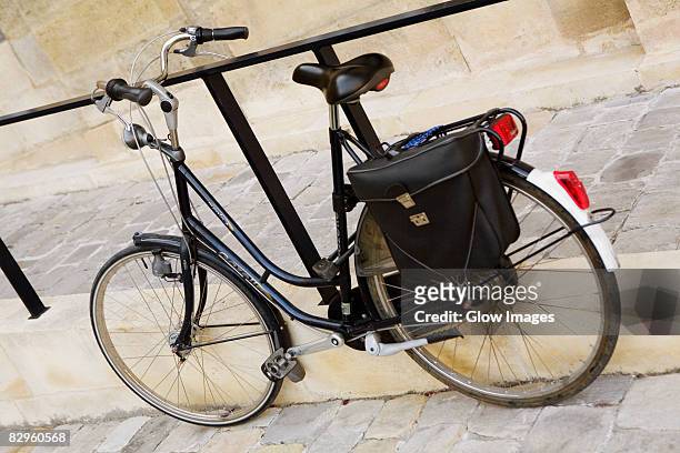 bicycle leaning against a railing, hotel de ville, bordeaux, aquitaine, france - ville bordeaux stock-fotos und bilder