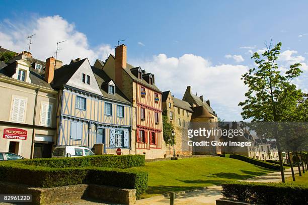 medieval houses in a city, le mans, sarthe, pays-de-la-loire, france - le mans france fotografías e imágenes de stock
