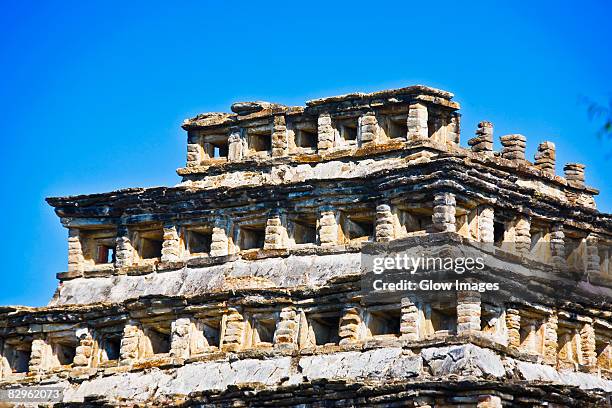 low angle view of a pyramid, pyramid of the niches, el tajin, veracruz, mexico - pirâmide dos nichos imagens e fotografias de stock