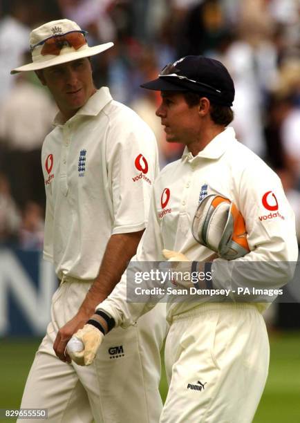 England captain Michael Vaughan talks with wicketkeeper Geraint Jones.