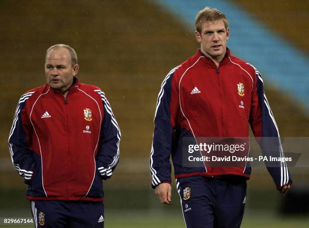 Assistant Coach Andy Robinson and Paul O'Connell take a strole around the venue.